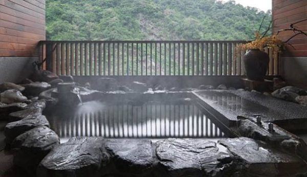 旅遊不用飛日本！北台灣七大泡湯區及景點、美食蒐羅