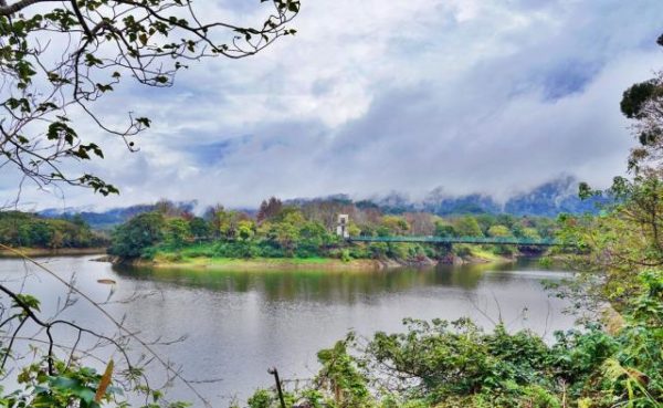 苗栗 湖心孤島竟住人 全台唯一景象