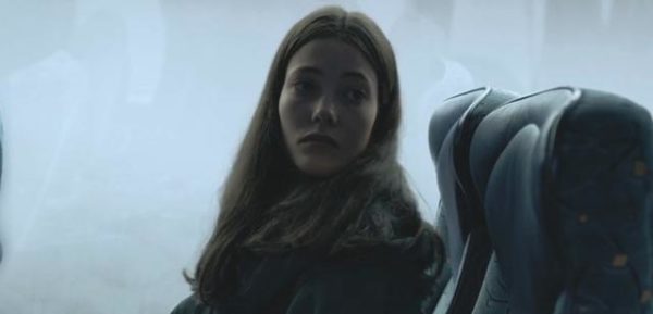 Netflix恐怖新劇《鏡中的女孩》一上線就獲8.8分高評價