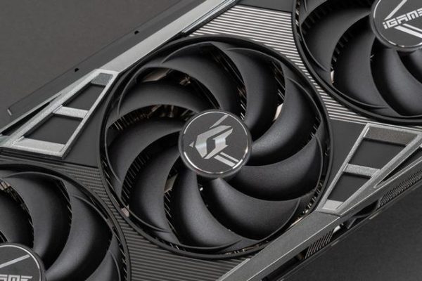 GeForce RTX 4090 Vulcan OC顯卡評價及優缺點？值得下手買嗎？