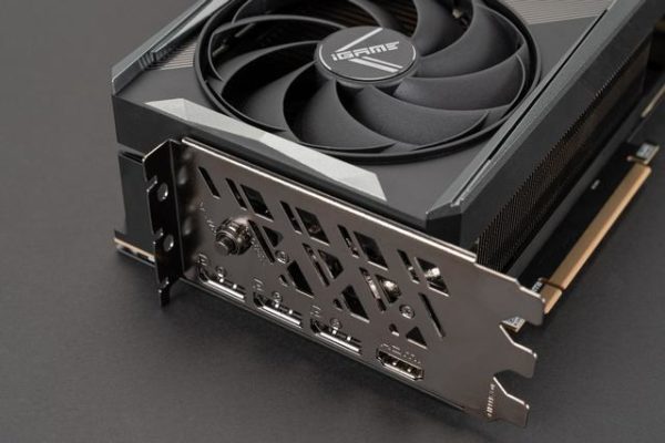 GeForce RTX 4090 Vulcan OC顯卡評價及優缺點？值得下手買嗎？