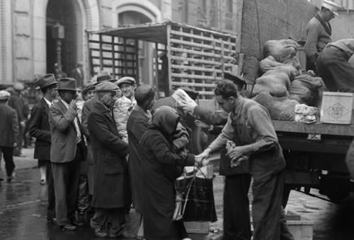 1929~1939年間美國大蕭條是什麼原因導致？當時大蕭條造成了怎樣的影響？