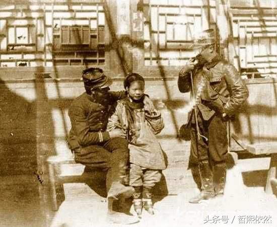 歷史照片》當年八國聯軍進北京 聯軍的暴行  婦女淪為慰安婦