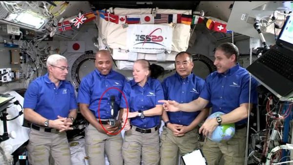 (影)NASA被抓包造假？網友發現國際空間站氣球掉落，太空人根本沒失重？