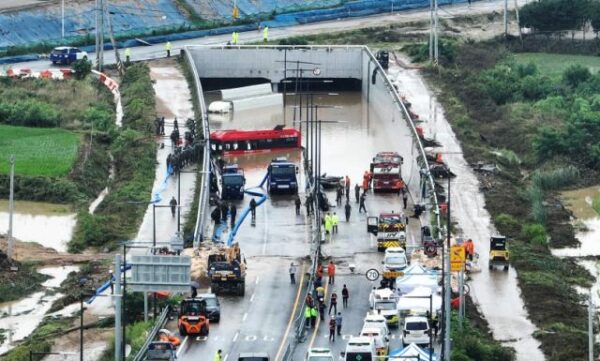 韓國暴雨淹浸隧道13死　罹難女最後通話曝慘況　政府捱轟忽視警告