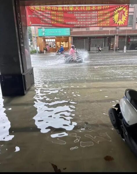 比颱風淹的還誇張！台南市民灌黃偉哲臉書喊放假