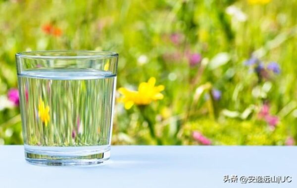 早上起來喝杯溫開水的好處有哪些？對健康有什麼幫助？