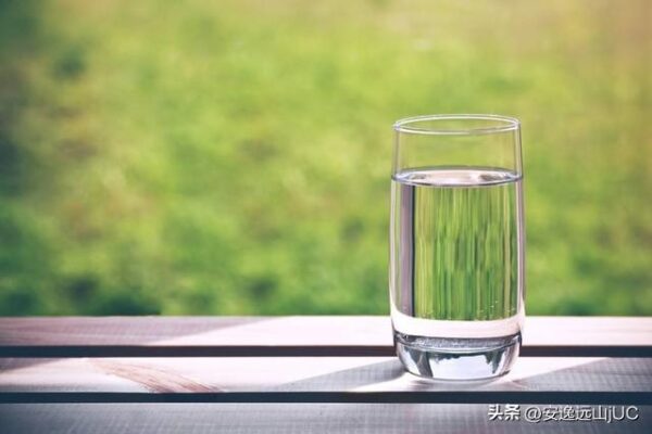 早上起來喝杯溫開水的好處有哪些？對健康有什麼幫助？