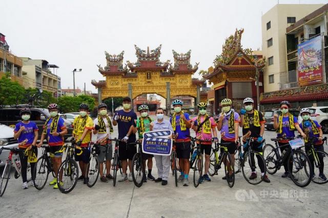 宣傳屏東東港地區迎王平安祭 青年單車環島7天