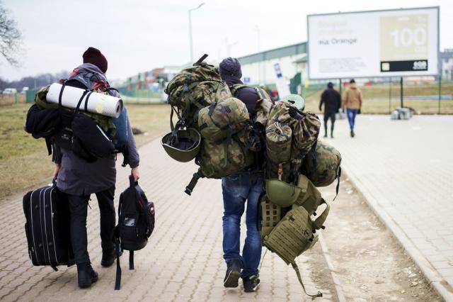 (影)烏克蘭國際戰士都像韓網紅李根大尉？美媒揭「雜牌軍」混亂內幕