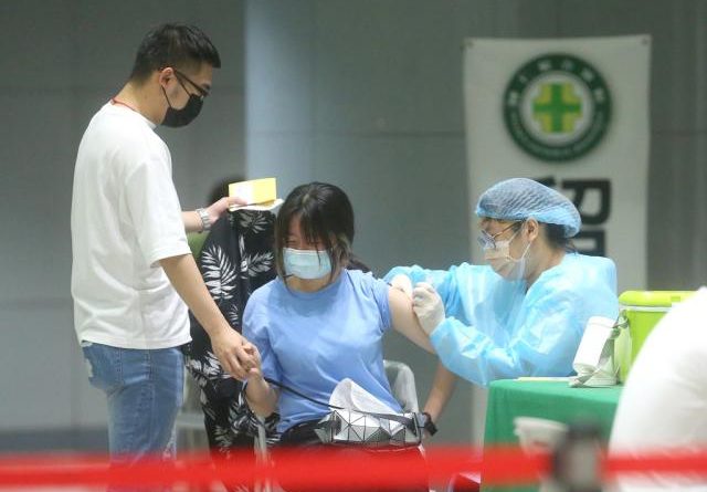 台灣一週將近50萬人染疫！專家示警3件事必做：別當社會巨嬰