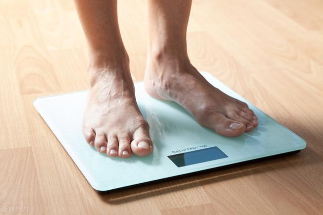 減重都有按著來，體重下降不明顯，別灰心身體出現這幾個症狀，意味著你正在瘦下來