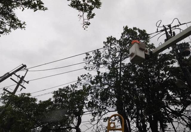 杜蘇芮颱風侵襲南台灣  造成高雄4萬多戶停電  台電：按順序搶修中，請民眾耐心等候